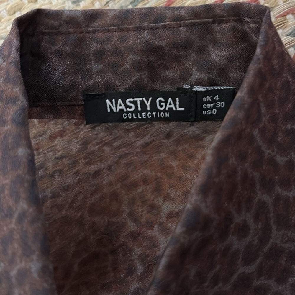 NASTY GAL leopard spot sheer button down with dramatic puff sleeves - Picture 5 of 6